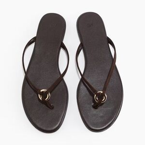 NWOT H&M Ring Detail Flip Flops